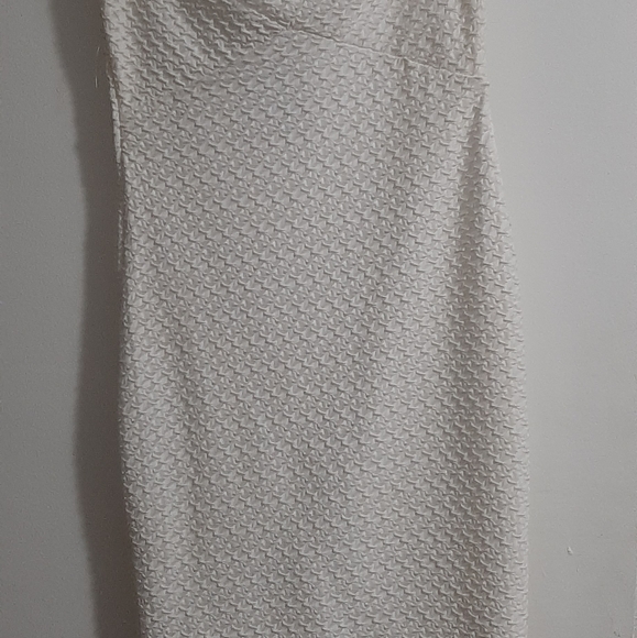 Dresses - Picture 2 of 10